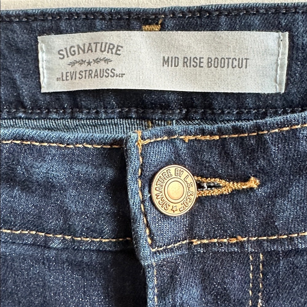Signature by Levi Strauss mid rise bootcut dark wash jeans, size 12L - Picture 8 of 10